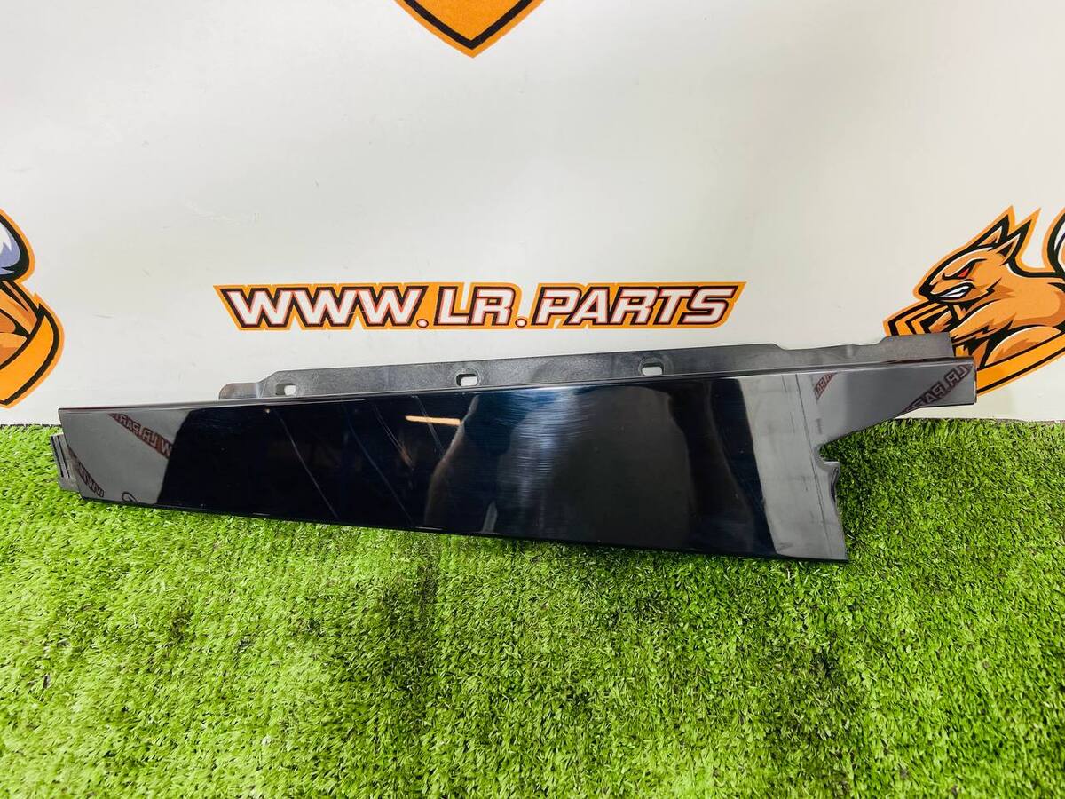 LR110437 Накладка дверей задньої ліва RANGE ROVER VELAR (L560) Б/у